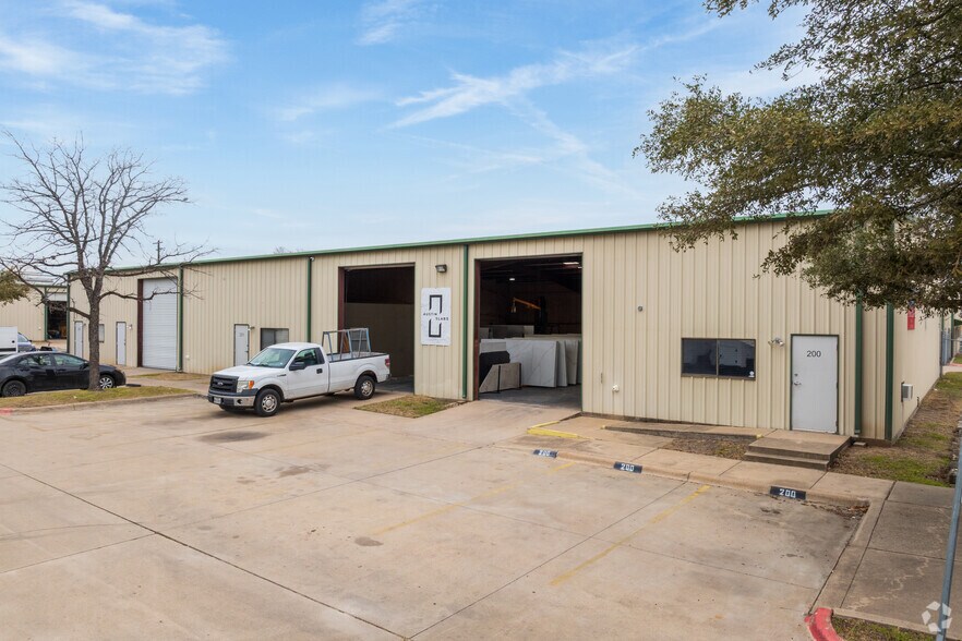1834 Ferguson Ln, Austin, TX à louer - Photo du bâtiment - Image 2 de 22