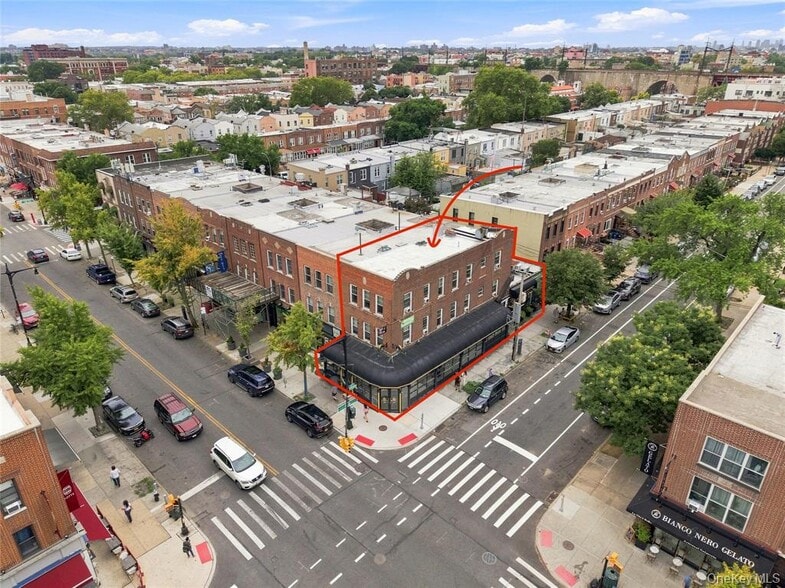 35-02 Ditmars Blvd, Astoria, NY à vendre - Aérien - Image 2 de 23