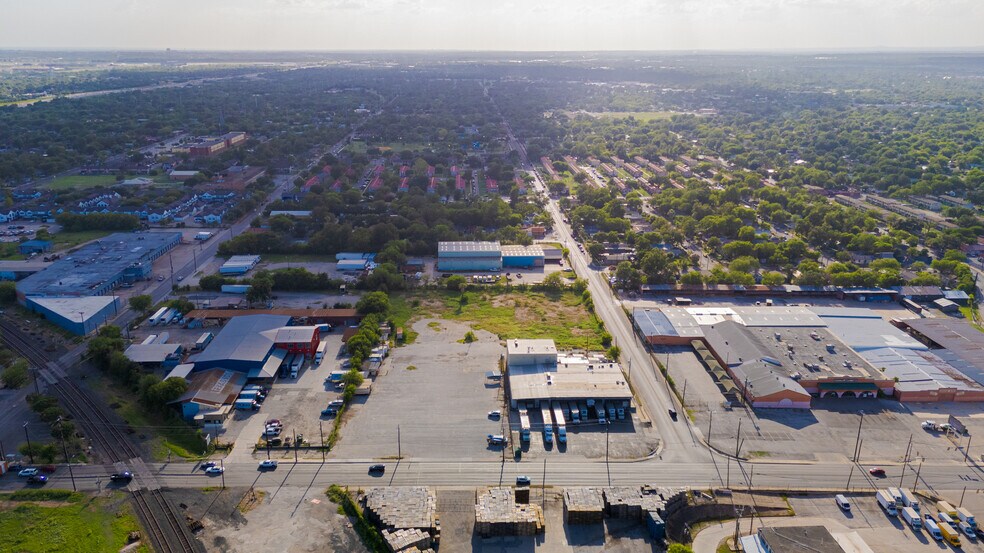 1625 S Zarzamora St, San Antonio, TX à louer - Photo du bâtiment - Image 2 de 10