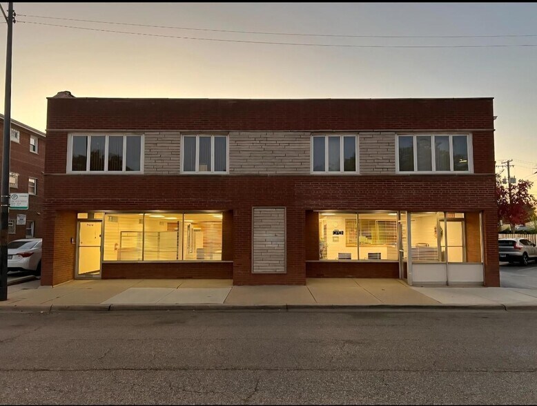 7922 S Pulaski Rd, Chicago, IL à vendre - Photo du bâtiment - Image 2 de 24