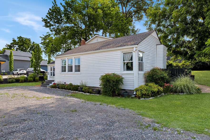 2818 Azalea Pl, Nashville, TN for sale - Building Photo - Image 2 of 43