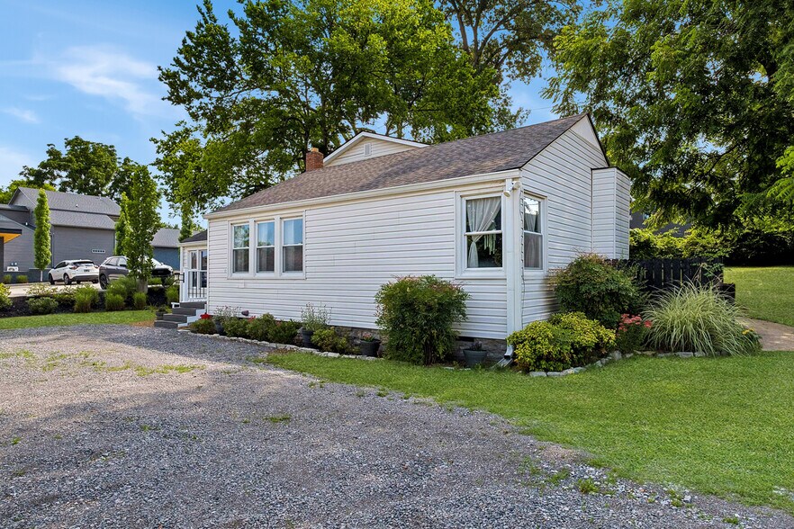 2818 Azalea Pl, Nashville, TN à vendre - Photo du bâtiment - Image 2 de 43