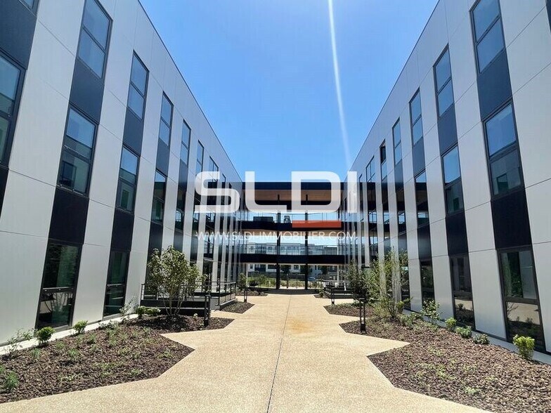 Office in Genas for lease - Building Photo - Image 3 of 10