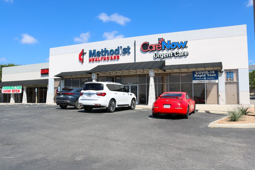 5755 NW Loop 410, San Antonio, TX à louer - Photo du bâtiment - Image 2 de 6