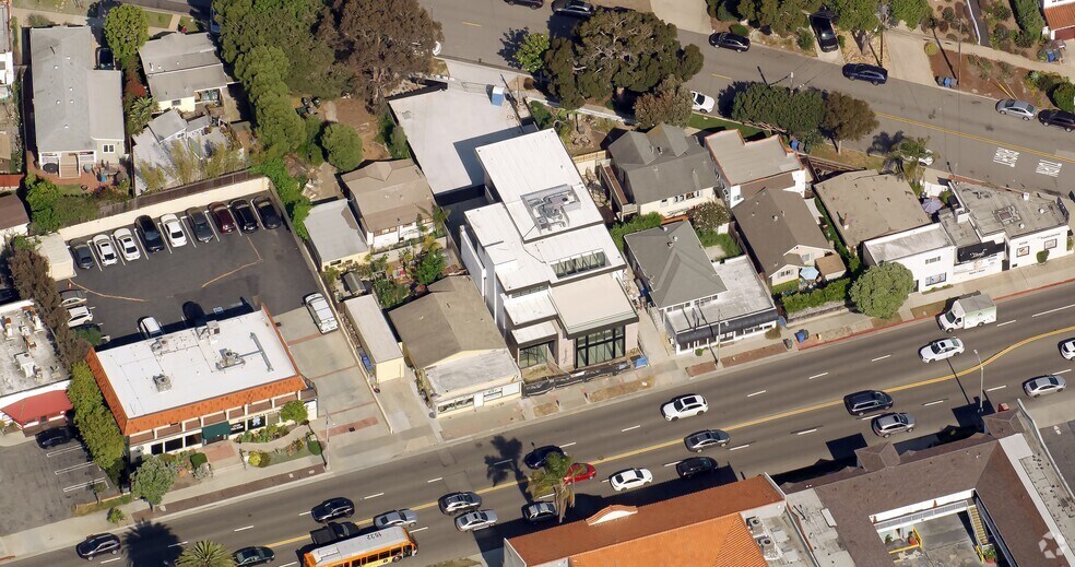 422 S Pacific Coast Hwy, Redondo Beach, CA à vendre - Photo du bâtiment - Image 2 de 12