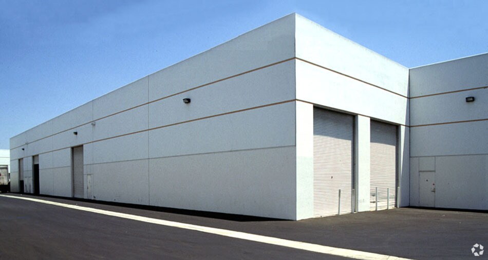 14905 Paramount Blvd, Paramount, CA à vendre - Photo du bâtiment - Image 3 de 9