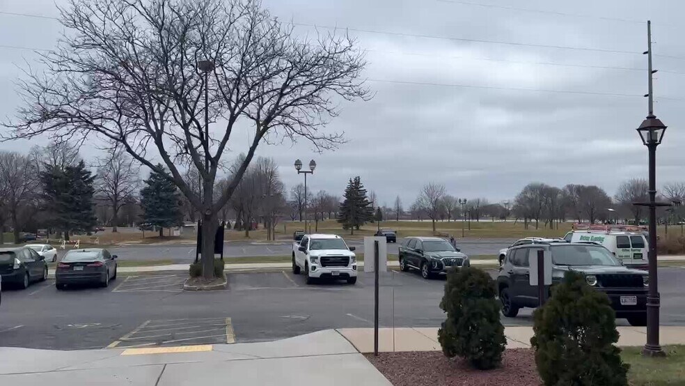 301 N Broadway, De Pere, WI à louer - Vidéo sur l’inscription commerciale - Image 2 de 18