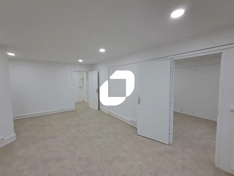 Bureau dans Nanterre à louer - Photo du bâtiment - Image 3 de 20