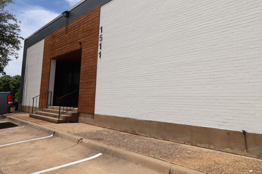 1511-1523 Prudential Dr, Dallas, TX à louer - Photo du bâtiment - Image 2 de 3