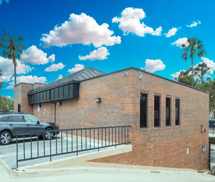 464 N Fairfax Ave, Los Angeles, CA à vendre - Photo du bâtiment - Image 2 de 20