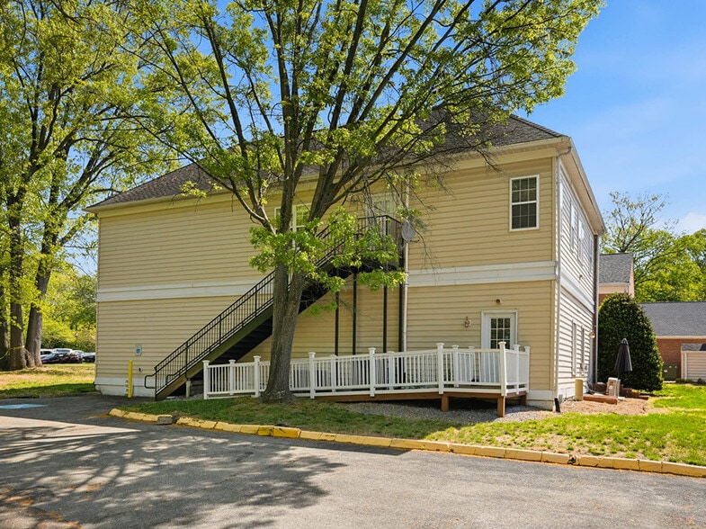 1662 Village Green, Crofton, MD for sale - Building Photo - Image 3 of 7