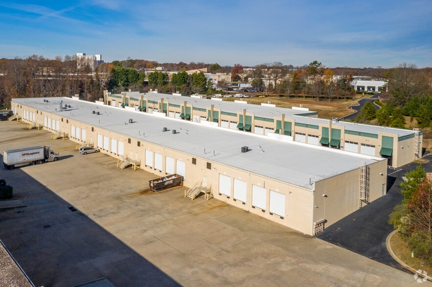 652 Griffith Rd, Charlotte, NC for lease - Building Photo - Image 2 of 7