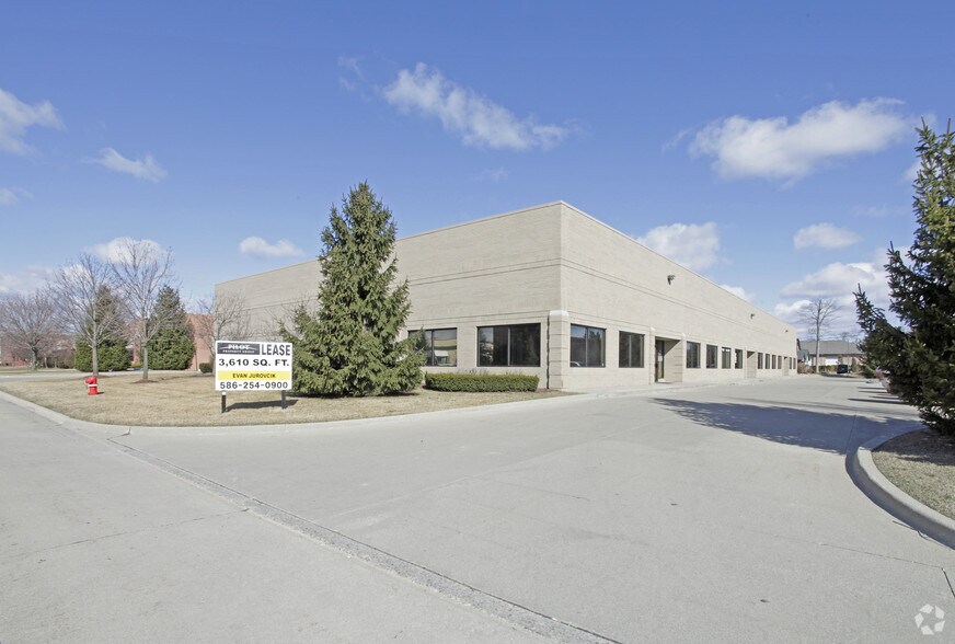 13417-13423 W Star Dr, Shelby Township, MI for lease - Building Photo - Image 3 of 3
