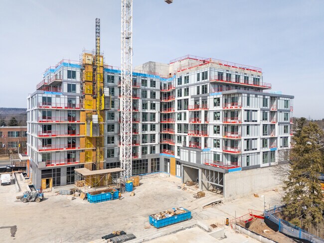 Plus de détails pour 484-490 Plains Rd E, Burlington, ON - Multi-résidentiel à vendre