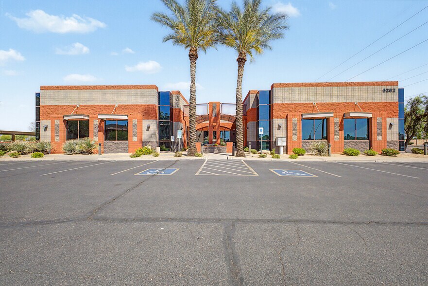 6262 E Broadway Rd, Mesa, AZ à louer - Photo principale - Image 1 de 48
