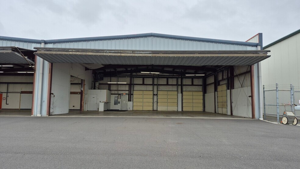 15426 Airport Dr, Burlington, WA à louer - Photo du bâtiment - Image 3 de 8