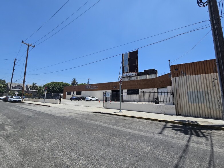 777 E Washington Blvd, Los Angeles, CA à louer - Photo du bâtiment - Image 1 de 23