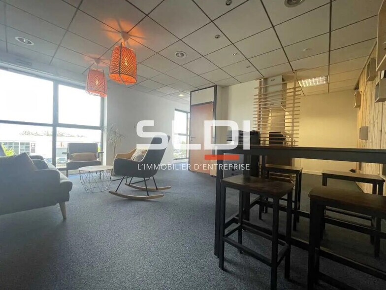 Office in Limas for lease - Interior Photo - Image 2 of 6