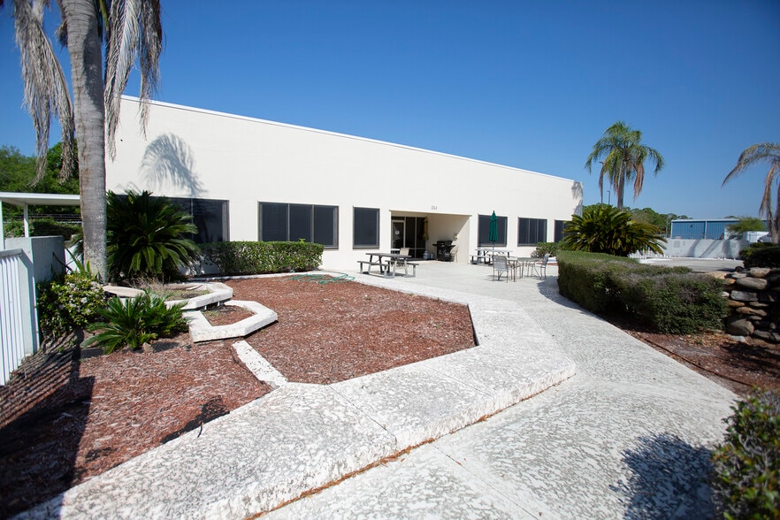 264 West Dr, Melbourne, FL à louer - Photo du bâtiment - Image 2 de 16