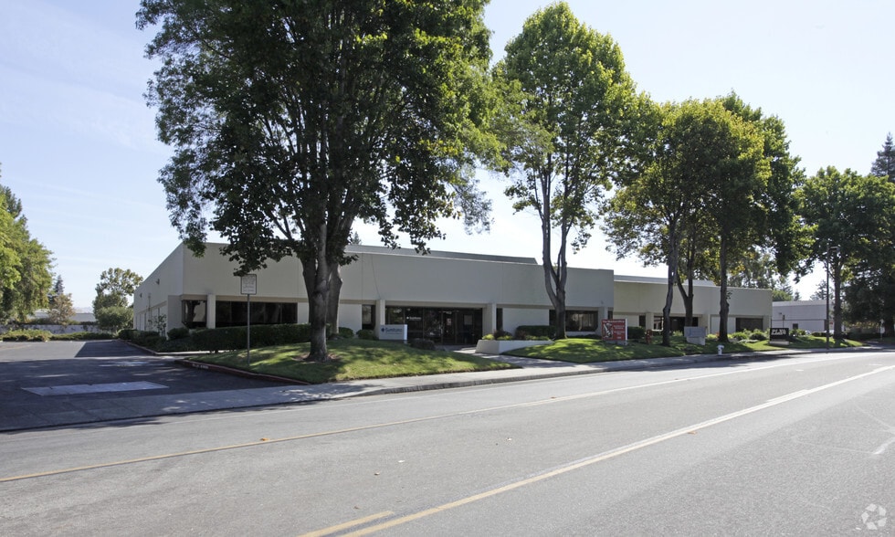 440-456 Oakmead Pky, Sunnyvale, CA for lease - Building Photo - Image 2 of 3