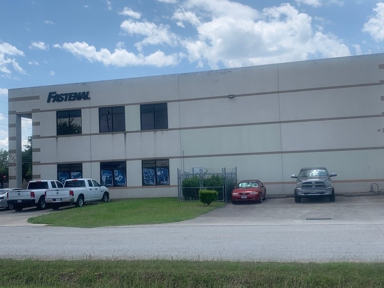 7730 Pinemont Dr, Houston, TX for lease - Building Photo - Image 3 of 5
