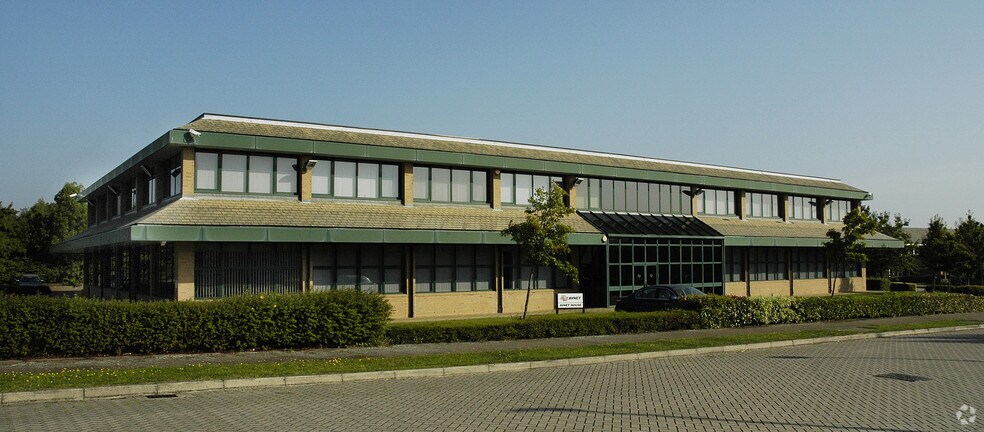 Rutherford Clos, Stevenage à louer - Photo du bâtiment - Image 2 de 2