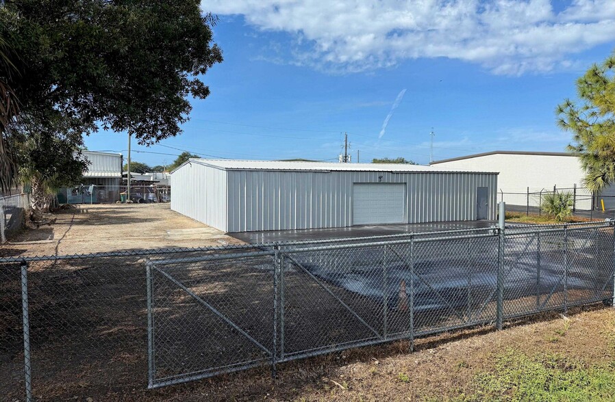 5733 Houchin St, Naples, FL for lease - Building Photo - Image 1 of 8