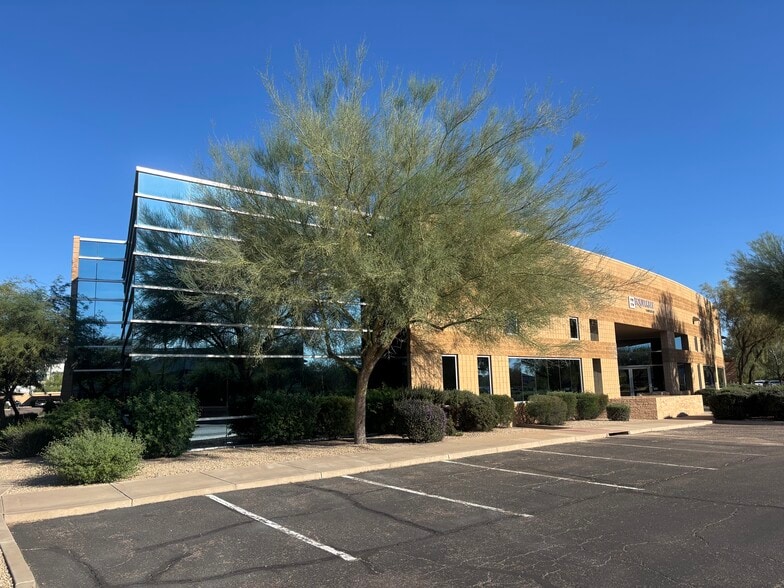 8388 E Hartford Dr, Scottsdale, AZ for lease - Interior Photo - Image 2 of 8