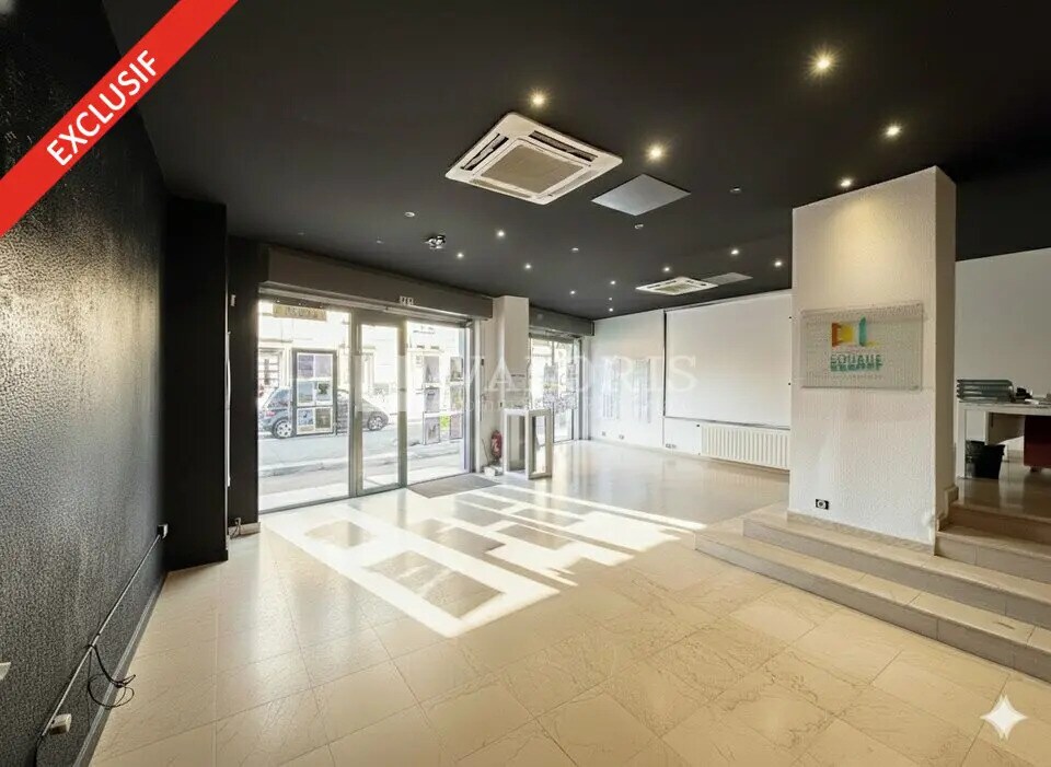 Retail in Villefranche-sur-Saône for lease Primary Photo- Image 1 of 12