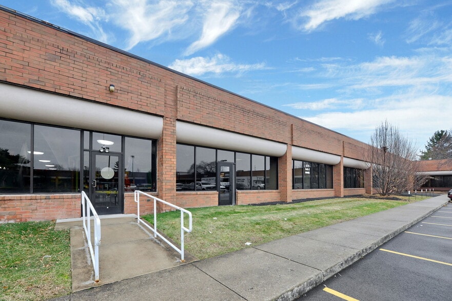 6175 Shamrock Ct, Dublin, OH for lease - Building Photo - Image 3 of 8