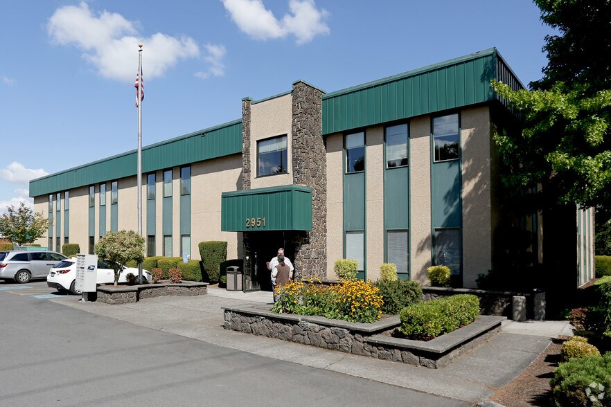 2951 NW Division St, Gresham, OR à louer - Photo principale - Image 1 de 8