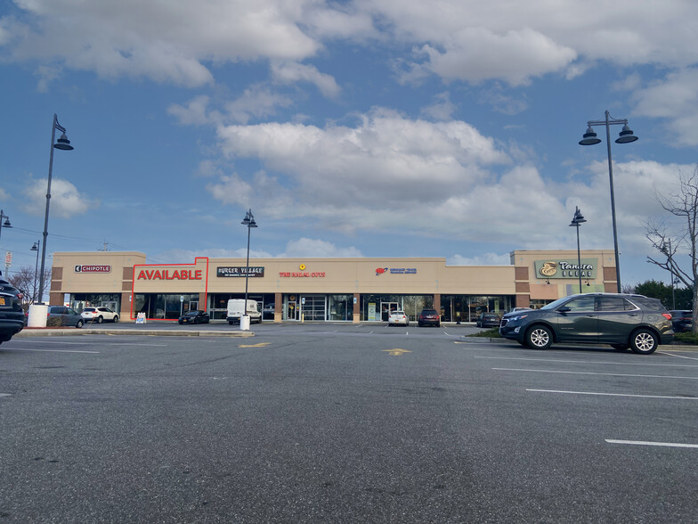 901-919 Broadhollow Rd, Farmingdale, NY for lease - Building Photo - Image 1 of 5