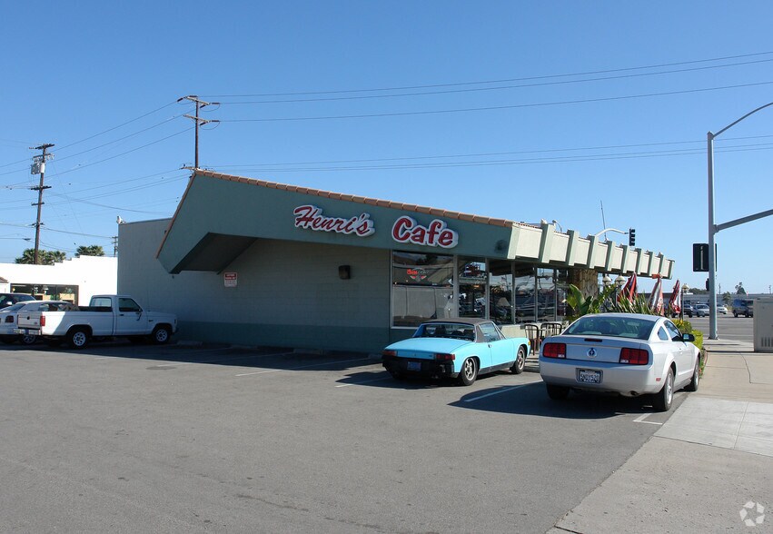 1060 S Oxnard Blvd, Oxnard, CA à vendre - Photo du bâtiment - Image 2 de 2