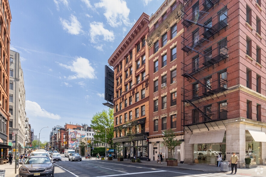 403-405 Broome St, New York, NY for lease - Building Photo - Image 2 of 5
