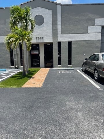 7525-7547 W 24th Ave, Hialeah, FL for lease Primary Photo- Image 1 of 13