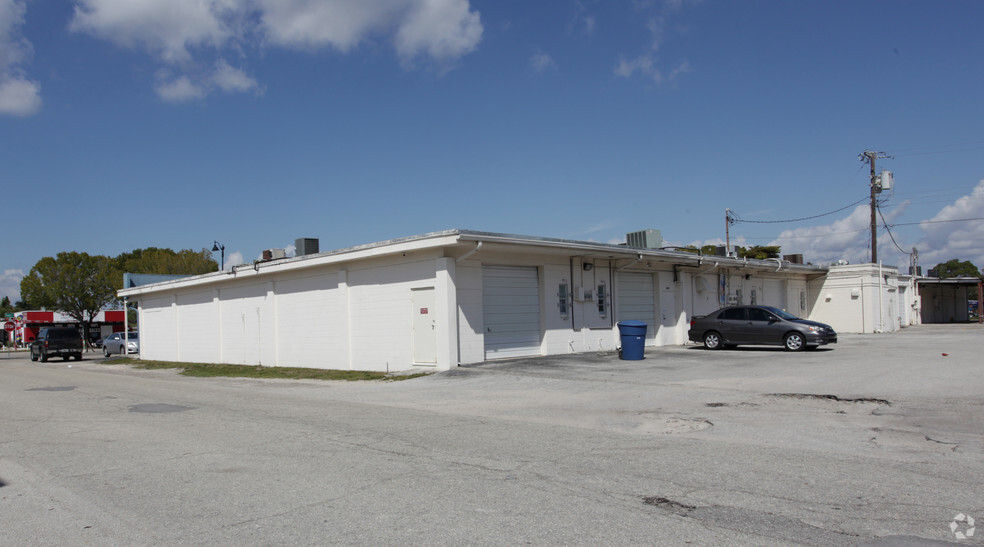 3341-3355 Fowler St, Fort Myers, FL for lease - Building Photo - Image 2 of 3