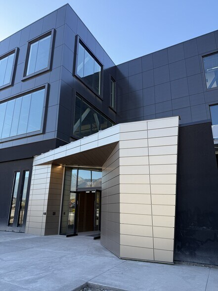 4835 S Highland Dr, Holladay, UT à louer - Photo du bâtiment - Image 3 de 16