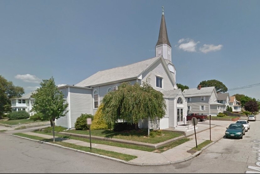 251 Magnolia St, Cranston, RI à louer - Photo du bâtiment - Image 2 de 11