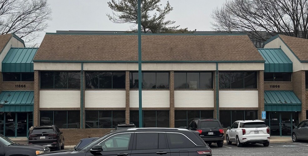 11868 Sunrise Valley Dr Condos portefeuille de 2 propriétés à vendre sur LoopNet.ca - Photo du bâtiment - Image 2 de 15