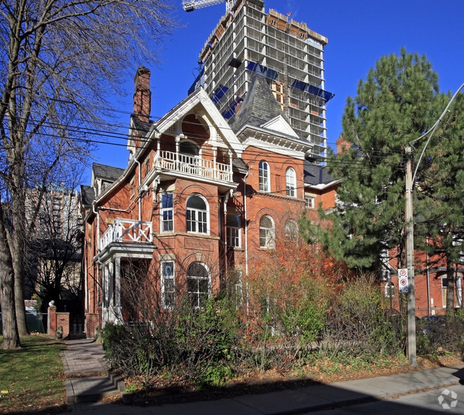 92 Isabella St, Toronto, ON for sale - Primary Photo - Image 1 of 1