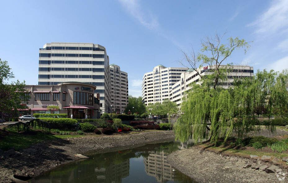 11710 Plaza America Dr, Reston, VA à louer - Photo du bâtiment - Image 1 de 6