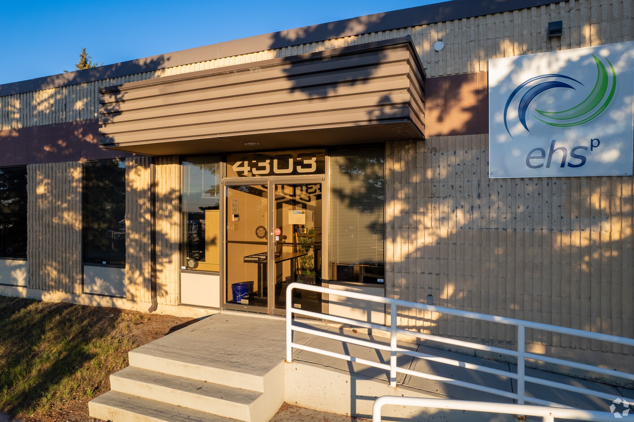 4303 11th St SE, Calgary, AB for sale Primary Photo- Image 1 of 10