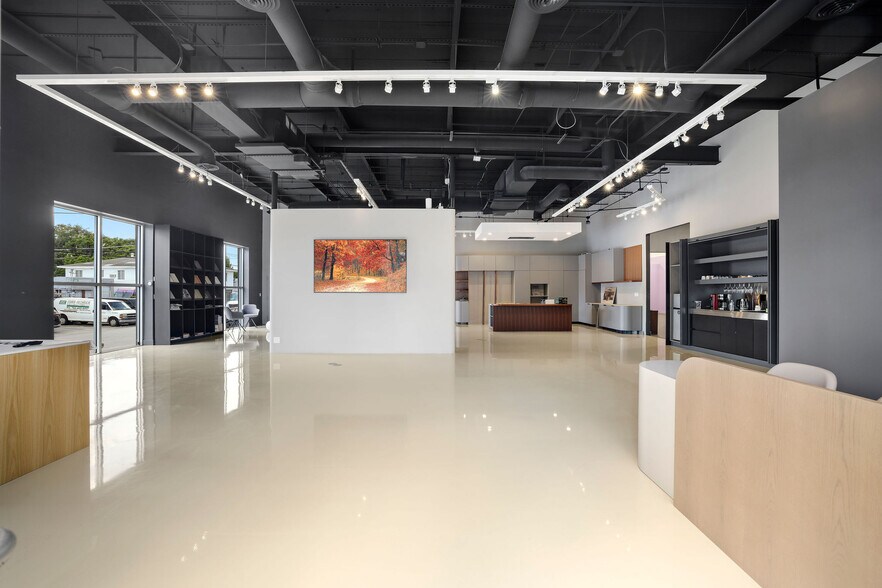 255-275 NE 59th St, Miami, FL à louer - Photo du bâtiment - Image 3 de 21