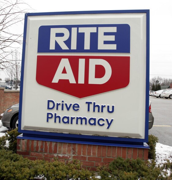 800 Ann Arbor Rd W, Plymouth, MI à louer - Photo du bâtiment - Image 2 de 3