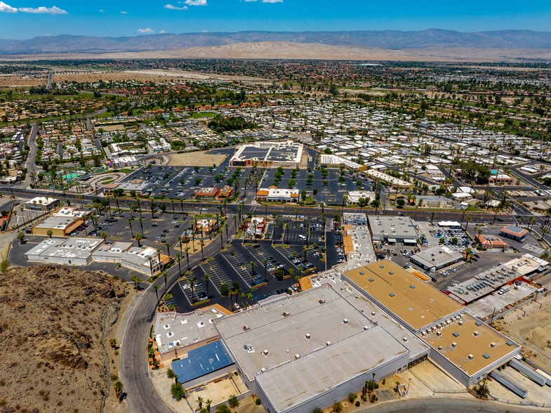 Canyon Plaza East portfolio of 2 properties for sale on LoopNet.ca - Building Photo - Image 3 of 15