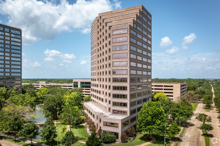580 Westlake Park Blvd, Houston, TX for lease - Building Photo - Image 2 of 19
