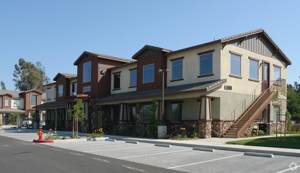 41690 Ivy St, Murrieta, CA à louer - Photo du bâtiment - Image 3 de 8