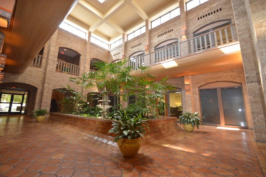 2630 West Fwy, Fort Worth, TX à louer - Photo intérieure - Image 3 de 8