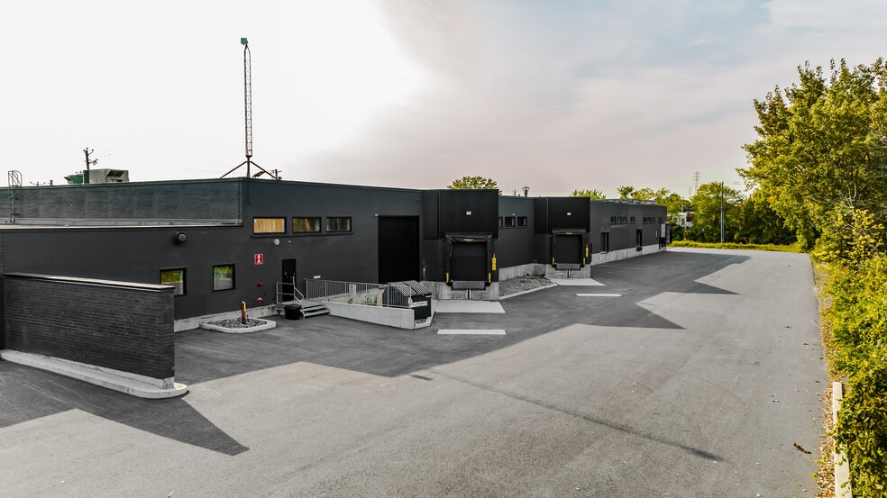 2295 Rue de la Métropole, Longueuil, QC for lease - Building Photo - Image 2 of 8
