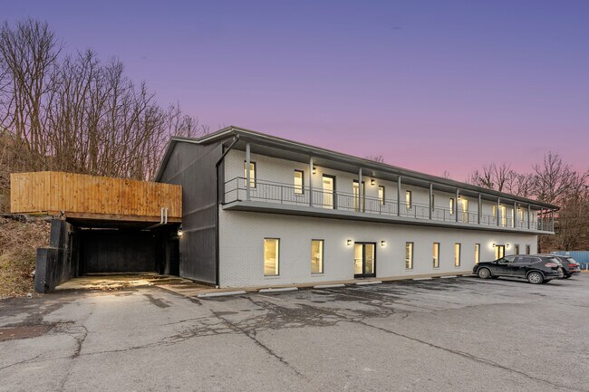 More details for 417 Holland Ave, Morgantown, WV - Retail for Lease